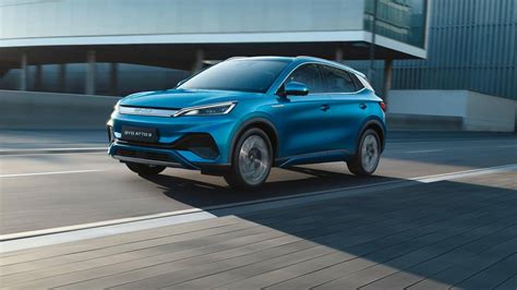 BYD challenges Tesla with record EV sales in Q4 2023