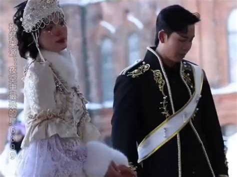 一对新人在东北拍婚纱照，寒冷天气把男子冻得直发抖，网友：王子请感冒