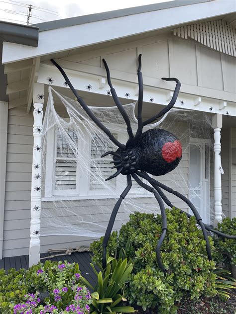 Creepy giant spider halloween decoration ideas for your home