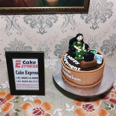 Lady Retirement Theme Fondant Cake Delivery in Delhi NCR - ₹2,999.00 ...