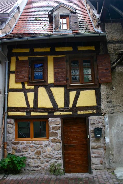 Life in the Middle Ages: Building in stone