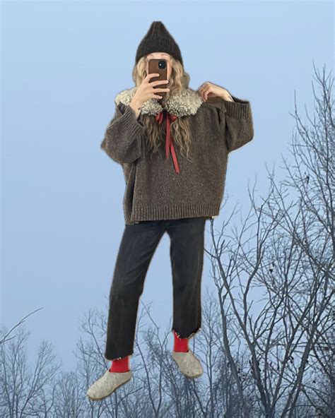 Leah Gibson | summer feet | Instagram