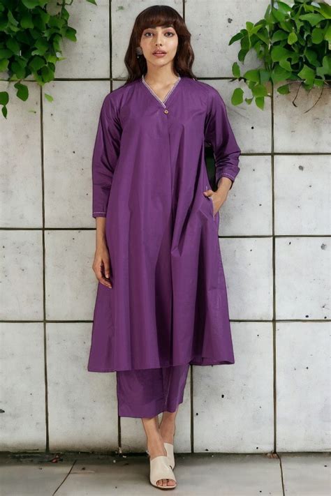 single box pleat v-neck kurta - regal amethyst & plum fantasies - maati ...