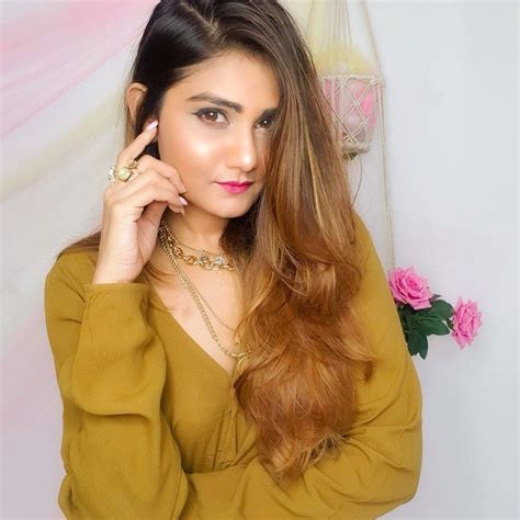 Fashion & Travel Blogger The Gulabi Girl aka Pranjal Salecha On What ...