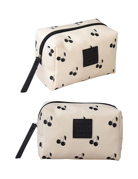 Tender Love + Carry Parcel, Oat Cherry - Makeup Bags & Storage