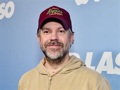 Jason Sudeikis & Elsie Hewitt Spark Dating Rumor After PDA Photos