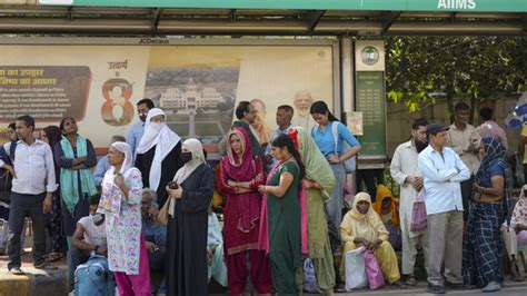 Heatwave sizzles Delhi, Pune residents asked to stay in as temperatures ...