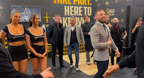 Il lottatore Conor McGregor alla Beer&Food attraction di Rimini: bagno ...