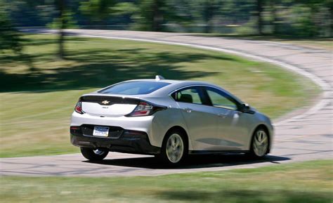 2017 Chevrolet Volt Review, Pricing, and Specs