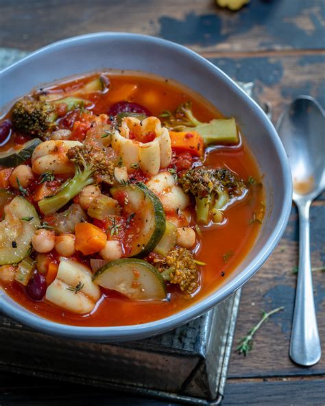 Vegan Minestrone Soup Recipe (2 Ways) | Blondelish.com