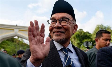 Anwar Ibrahim named as new Malaysian PM