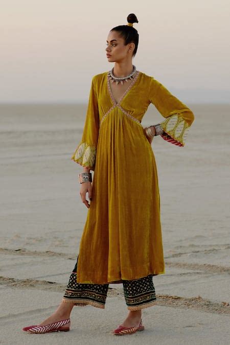 Buy Yellow Silk Velvet Thread Work V Neck Embroidered Kurta And Palazzo ...