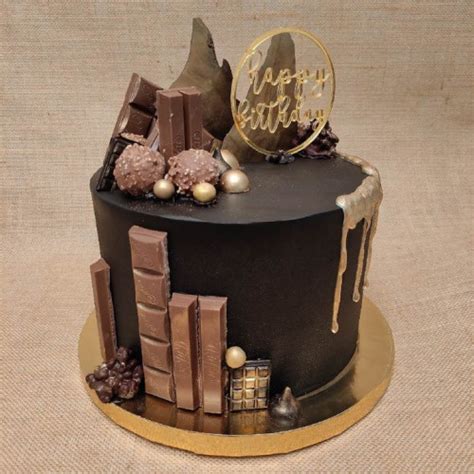 Kit Kat Yummy Chocolate Cake Delivery In Delhi NCR