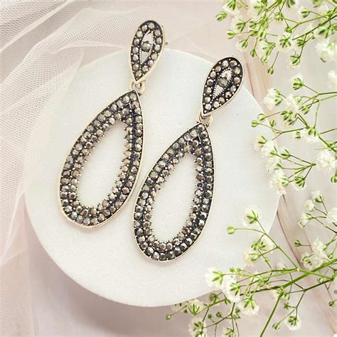 Dew Drop Black Studded Earrings – Bling Box