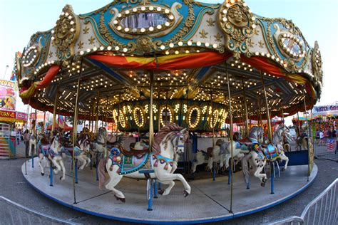 Carousel Using HTML and CSS 的图像结果