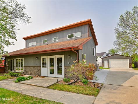 1016 21st St NW, East Grand Forks, MN 56721 | Zillow