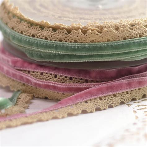 Dentelle sur ruban velours - A&A Patrons