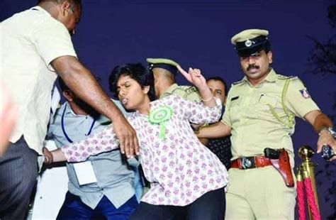 Sedition charges slapped on Bangalore girl who shouted 'Pakistan ...
