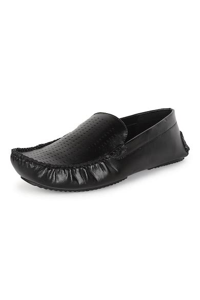 Buy Men Black Loafers Online - 397562 | Peter England