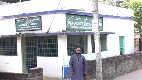 Hindu family taking care of a Mosque in West Bengal for over 50 years ...