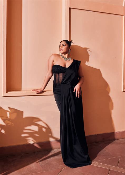 Buy Online Fida Black Corset Blouse and Saree Set – Lea Clothing Co.