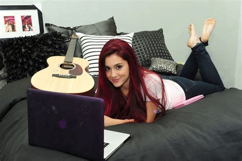 Ariana Grande's Feet: A Closer Look at Her Perfectly Pedicured Toes ...