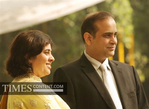 Natasha Nanda Entertainment Photo Natasha Nanda and bus...