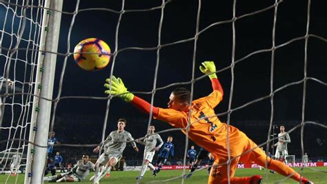 Oficial: Szczesny, nuevo portero del Barça, firma por una temporada