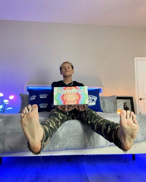 Drew Ryan Scott's feet