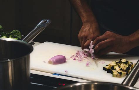 How to Write a Prep Cook Job Description (Duties, Responsibilities)