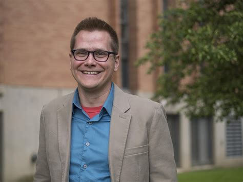 Dan Strain earns honorable mention in national science writing awards ...