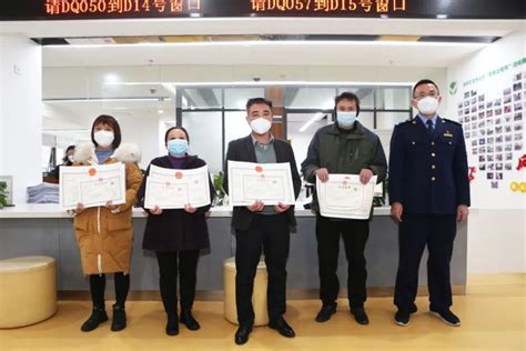 贵州省首批直接变更经营者的个体工商户营业执照颁发_腾讯新闻