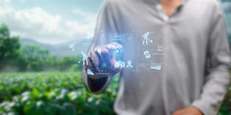 Farmer Using Technology 的图像结果