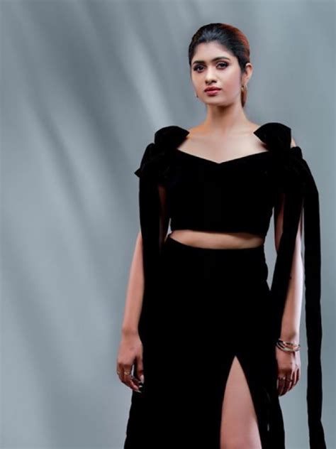 Glam-up looks of Modhalum Kaadhalum actress Ashwathy | Times of India