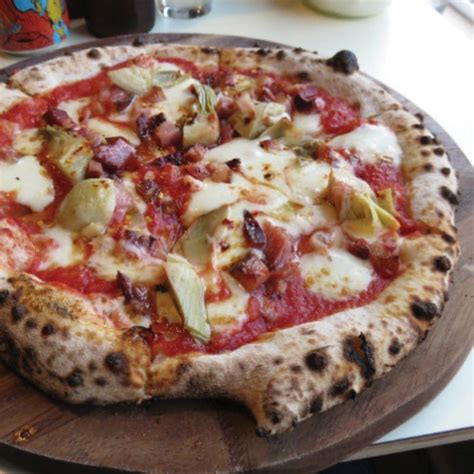 5 Weird Pizza Flavors From Around The World - lifeberrys.com