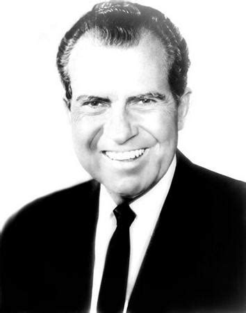 尼克松已经连任成功，为何水门事件还会上演？结果导致他被迫辞职_腾讯新闻