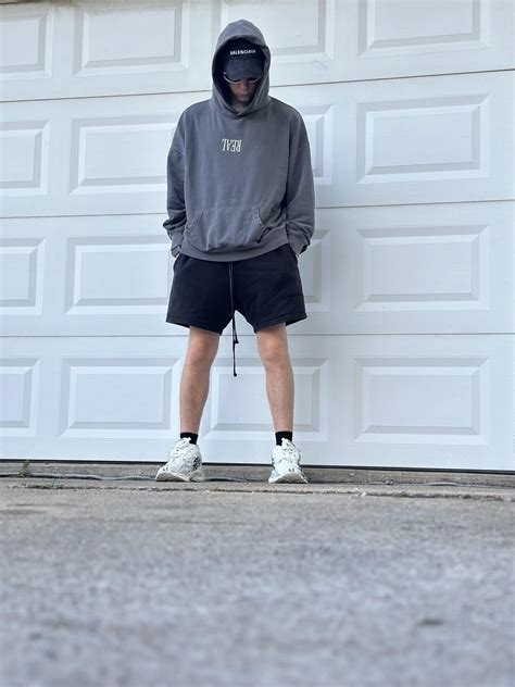 Concert fit! You’ll find me on the floor tonight, see you guys there ...