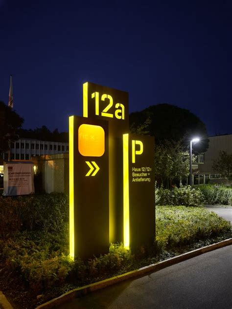 Building Signage Advertisement Sample 的图像结果