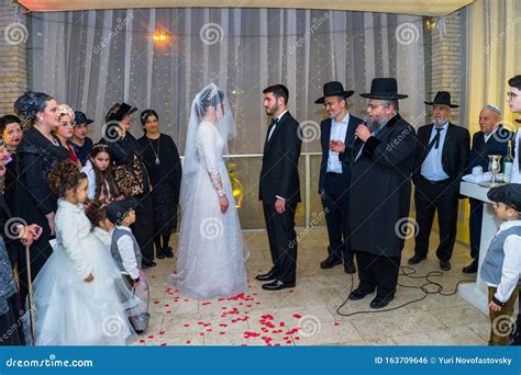 The Jewish Bride, A Famous Painting By Rembrandt Van Rijn Editorial ...