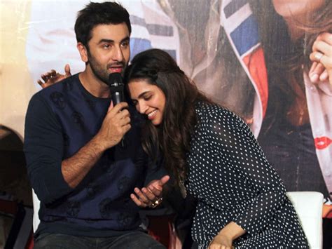 दीपिका पादुकोण और रनबीर कपूर कर रहे 'तमाशा' | Nothing to See Here. Just ...