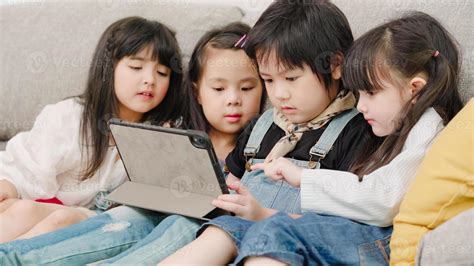 Kids Using Technology 的图像结果