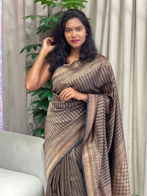 Antique Zari & Thread Woven Banarasi Silk Saree | YNG1068 – Aham ...