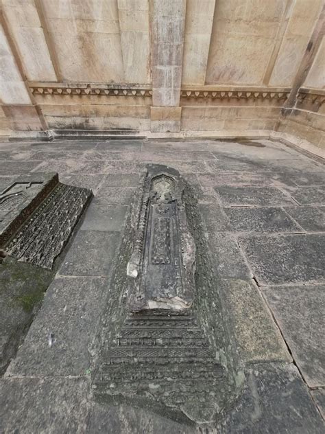 🌼 ⊱ ⊰ ꧁ Shahzadi Ka Roza, Chanderi,MP ꧂ ⊱ ⊰ 🌼 In the heart of Chanderi ...