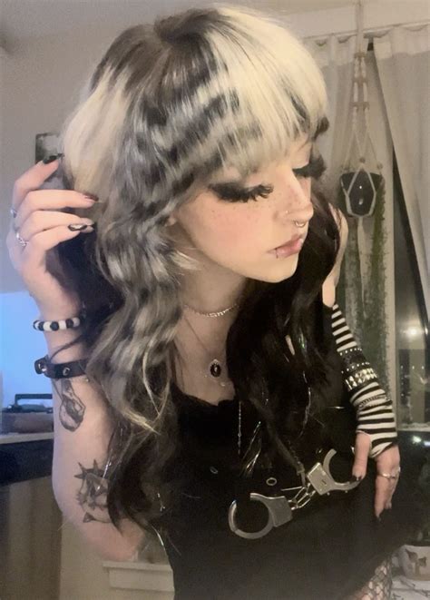 raccoon stripes 🖤🦝 @hair_artistry_by_meika on instagram in 2025 | Emo ...