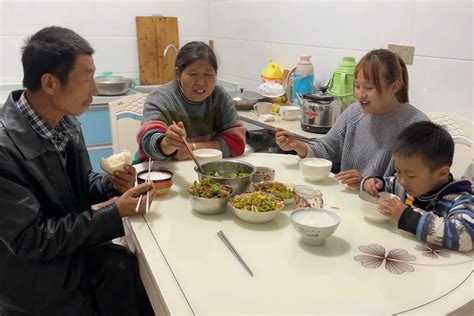 湛江家庭的晚餐，小朋友们都说妈妈做的蚝油鸡翅太好吃了-橙子食记-橙子食记-哔哩哔哩视频