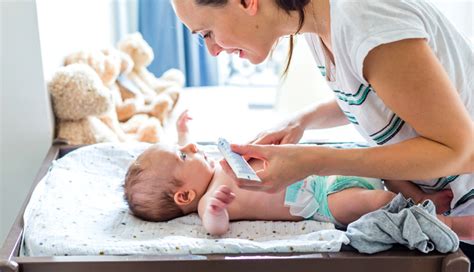 8 Best Tips To Treat Heat Rashes in Babies - lifeberrys.com