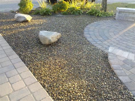 Gravel landscape: pros of gravel for landscaping | HireRush Blog