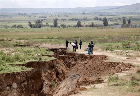 This huge crack in Kenya could split Africa in two