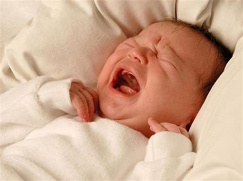 婴儿老是哭怎么回事啊？28个宝宝表情大解密。