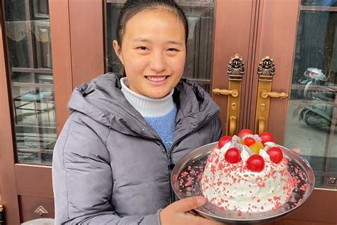 媳妇在家做水果蛋糕，做好看着真漂亮，以后过生日不用出去买了_凤凰网视频_凤凰网